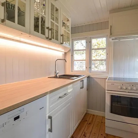 Semesterbostad Awesome In W/ 2 Bedrooms *