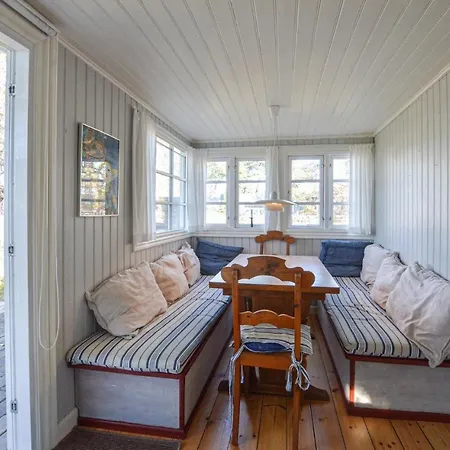 Semesterbostad Awesome In W/ 2 Bedrooms