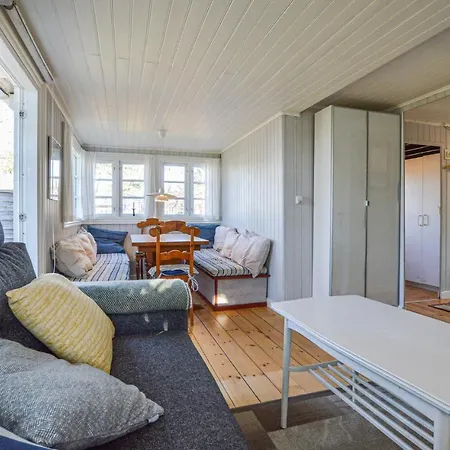 Semesterbostad Awesome In W/ 2 Bedrooms